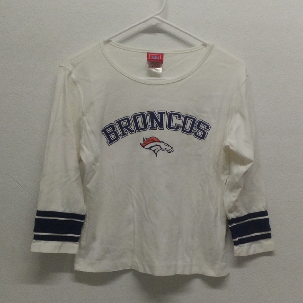 NFL For Her Broncos White And Navy White Quarter Sleeve Shirt